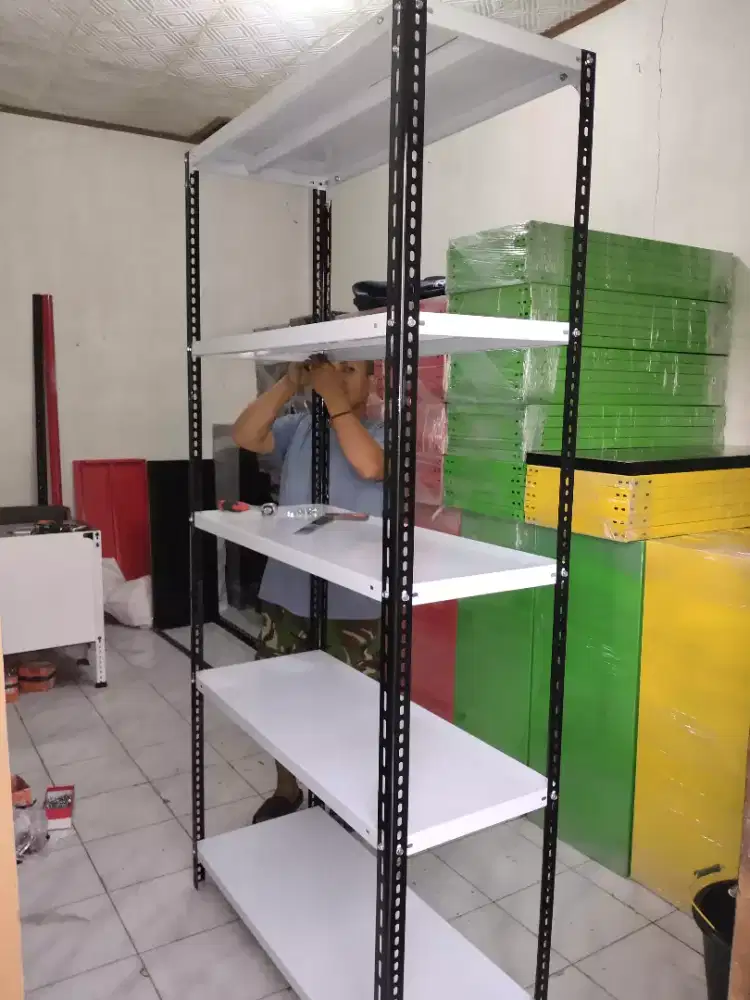 rak besi warna mix warna putih