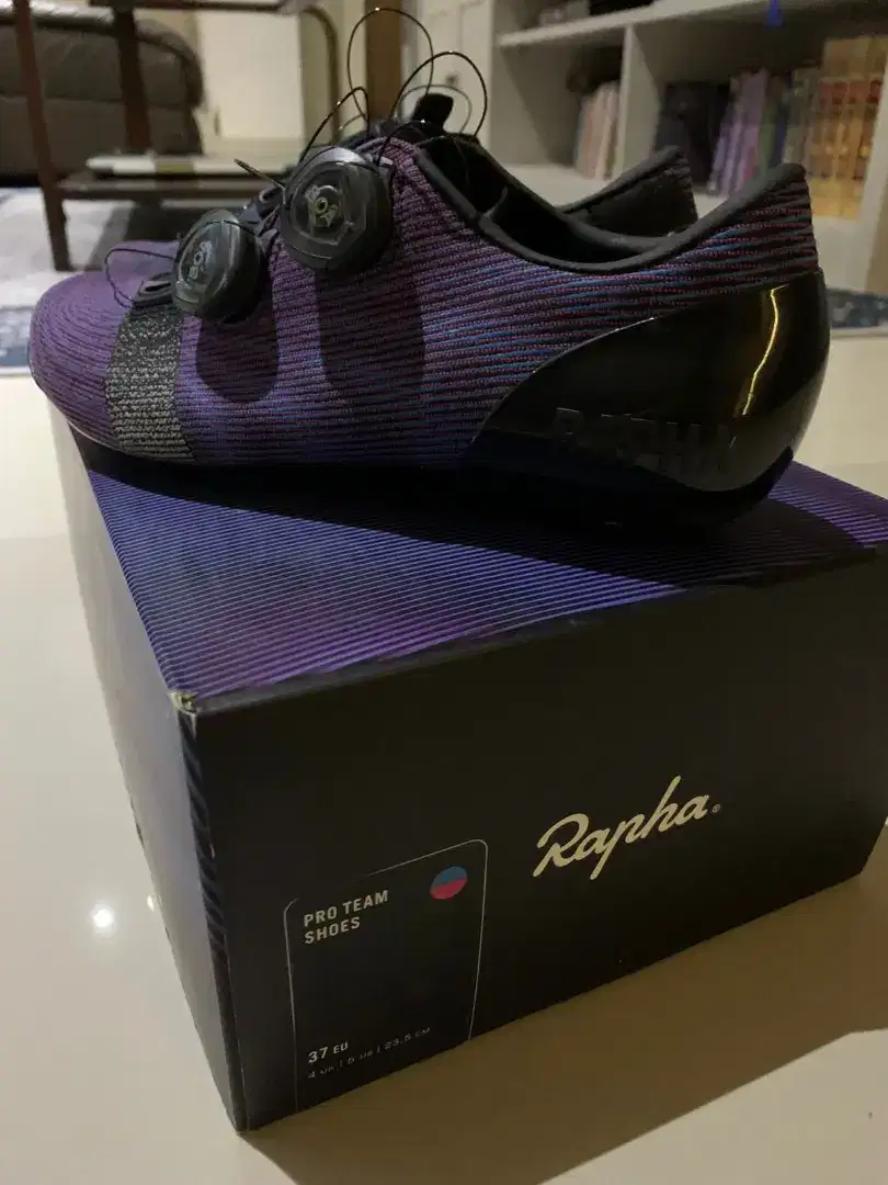 Sepatu Rapha size 37 like new in box