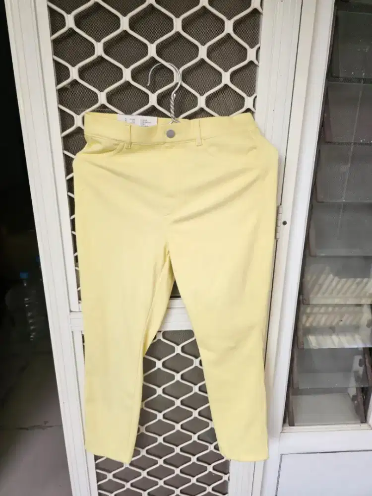 Celana cewek uniqlo masih baru gress