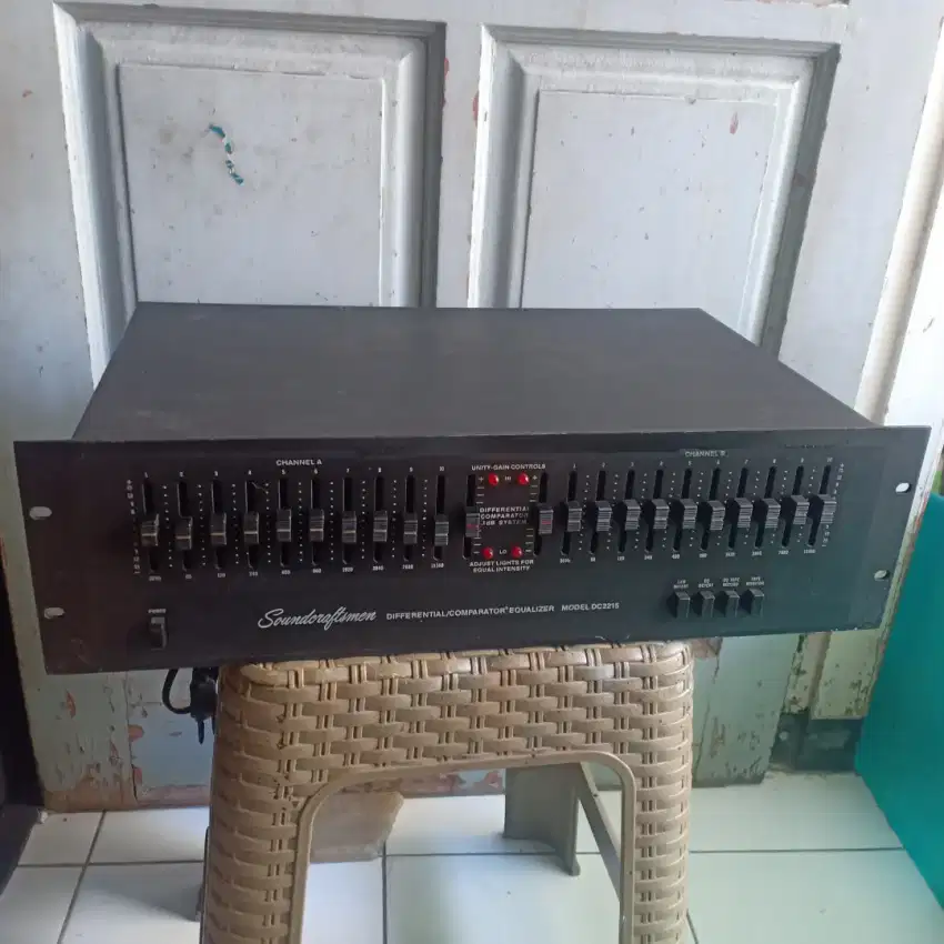 Eq soundcrraftsmen dc-2215 sangat mulus.