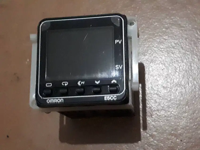 Omron Digital Controller E5CC-QX2ASM-800 (A-849)