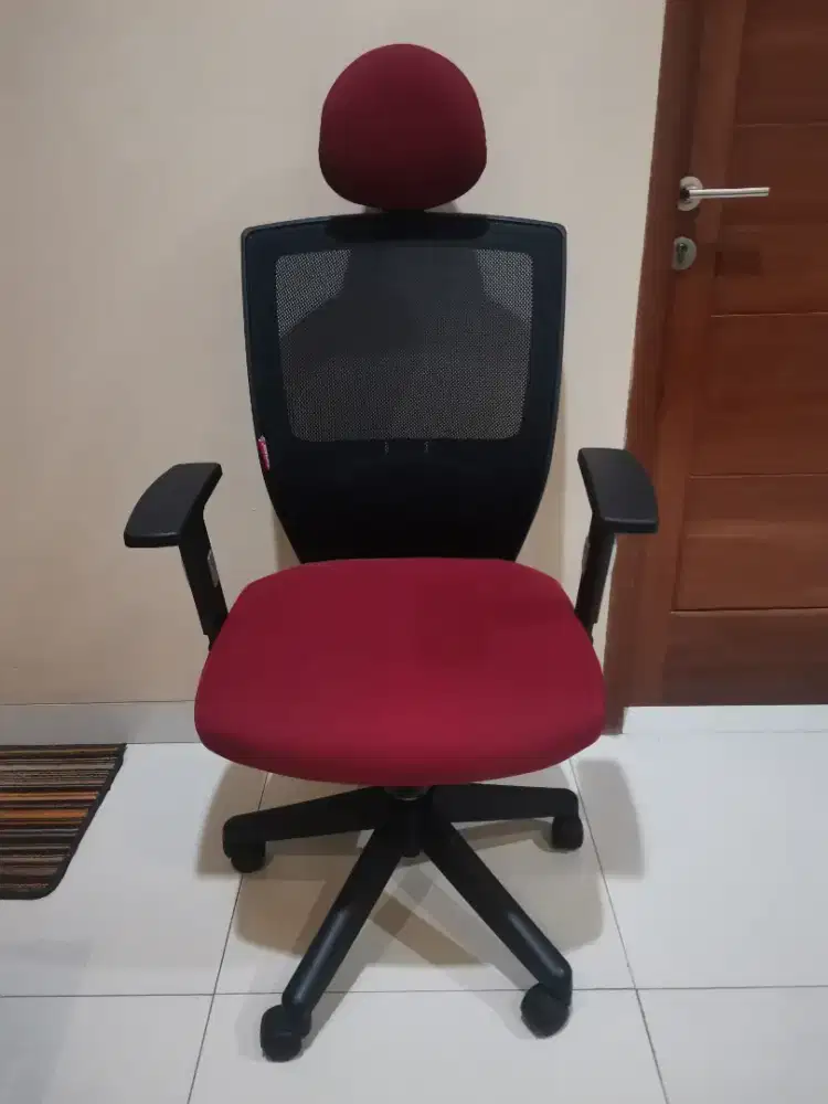 Kursi direktur sandaran tinggi merk chairman