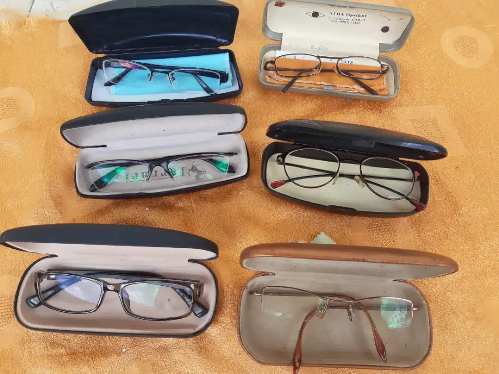 Kacamata mewah ringan tapi kuat berdesain stylist