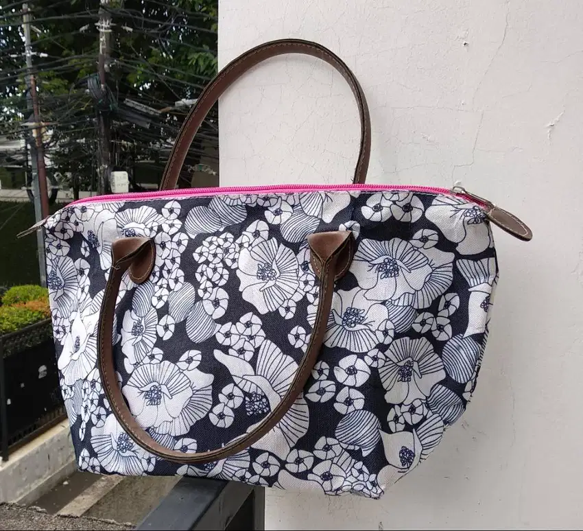 Tas tangan wanita