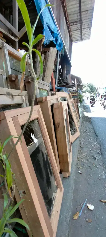 Jendela 40x80 kamper ( kusen + daun) murah