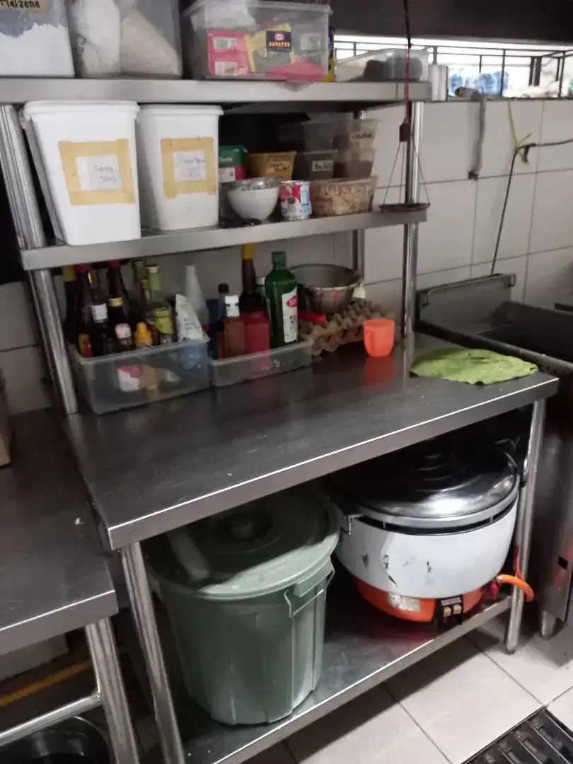 Working Table + 2 Overshelf