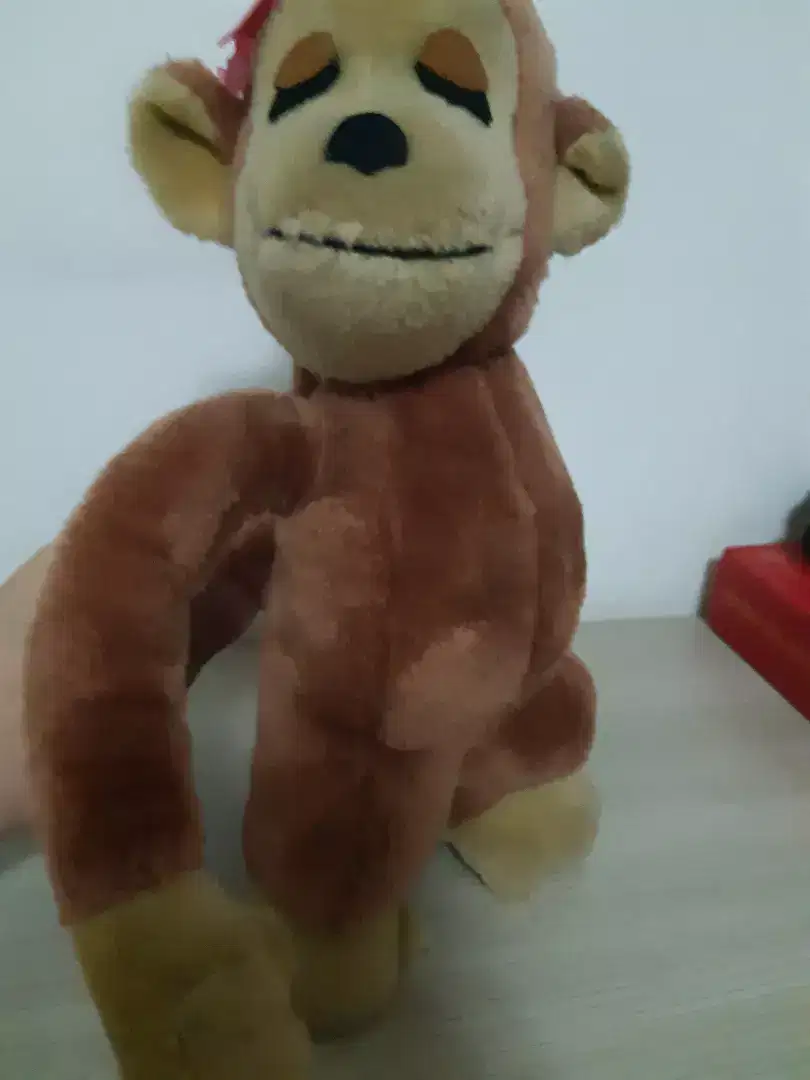 Boneka monyet pita merah muda