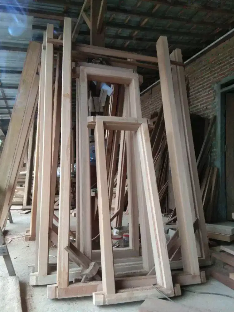 Kusen jendela plus kaca