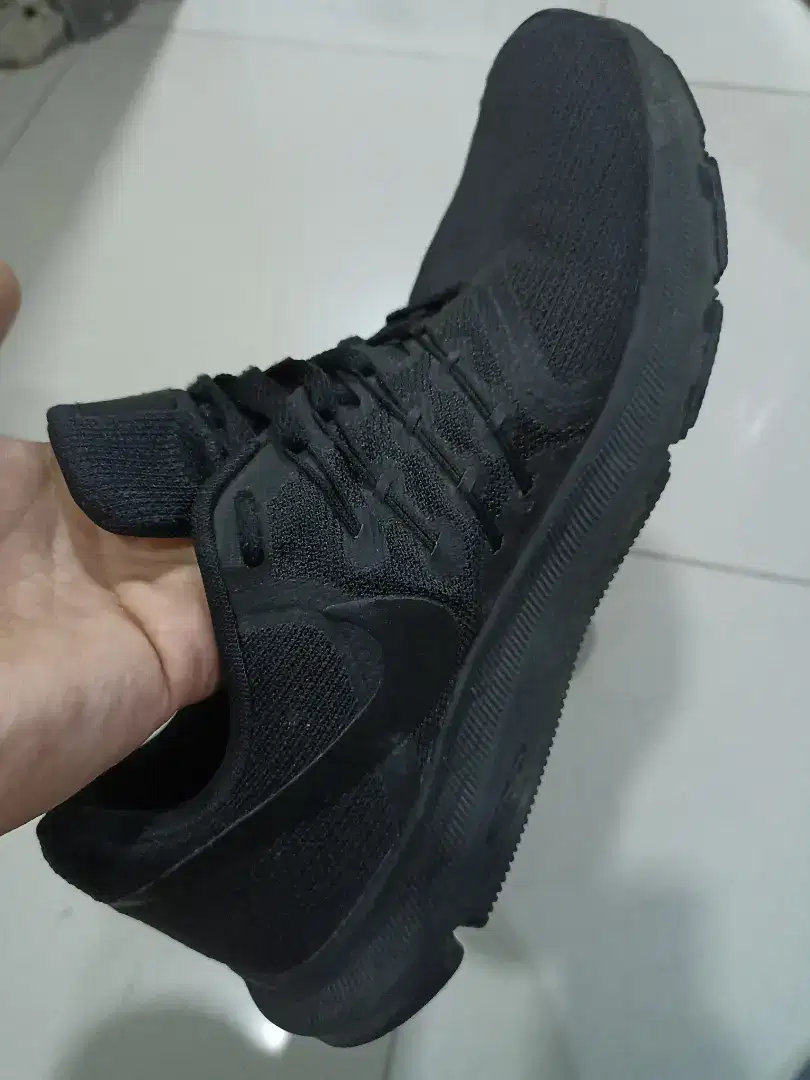 sepatu Nike running black on black