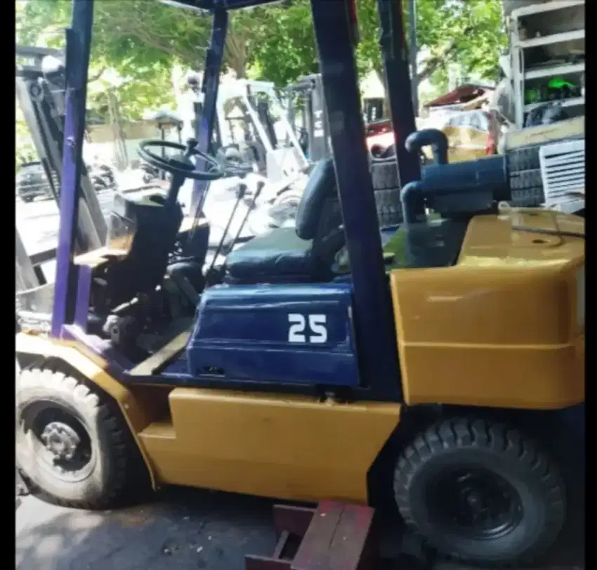 FORKLIFT bekas.muatan 3 ton.ready