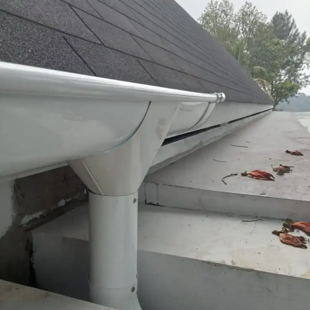 Talang air metal galvanis setengah lingkaran