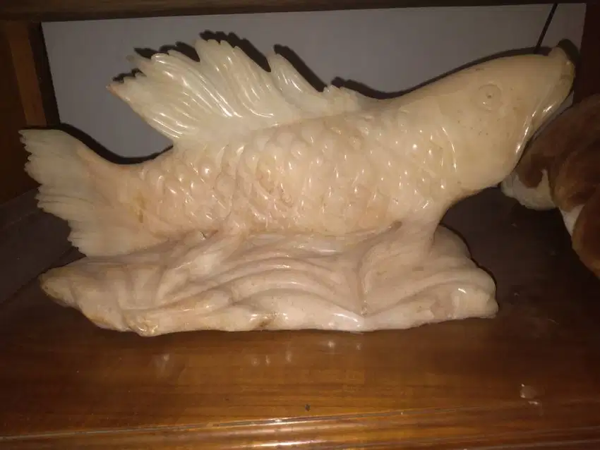 Patung ikan arwana merah Onix asli tulung agung