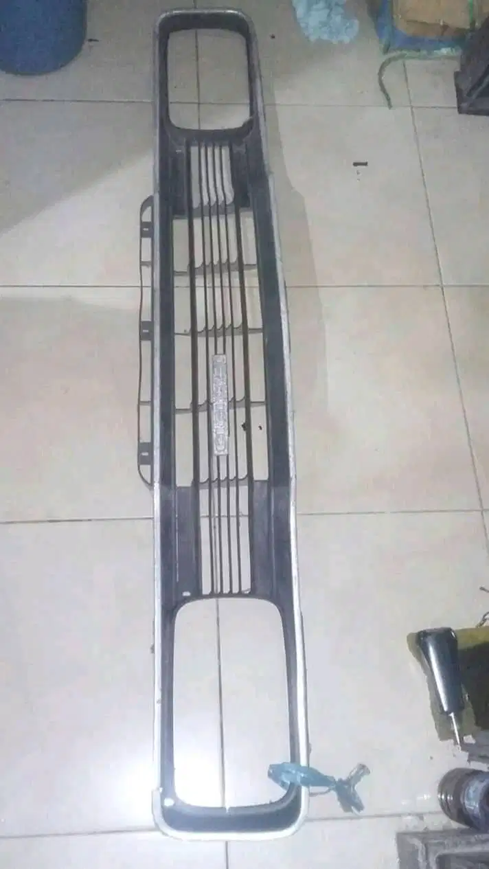 Grill ford cortina mk3 original. Copotan