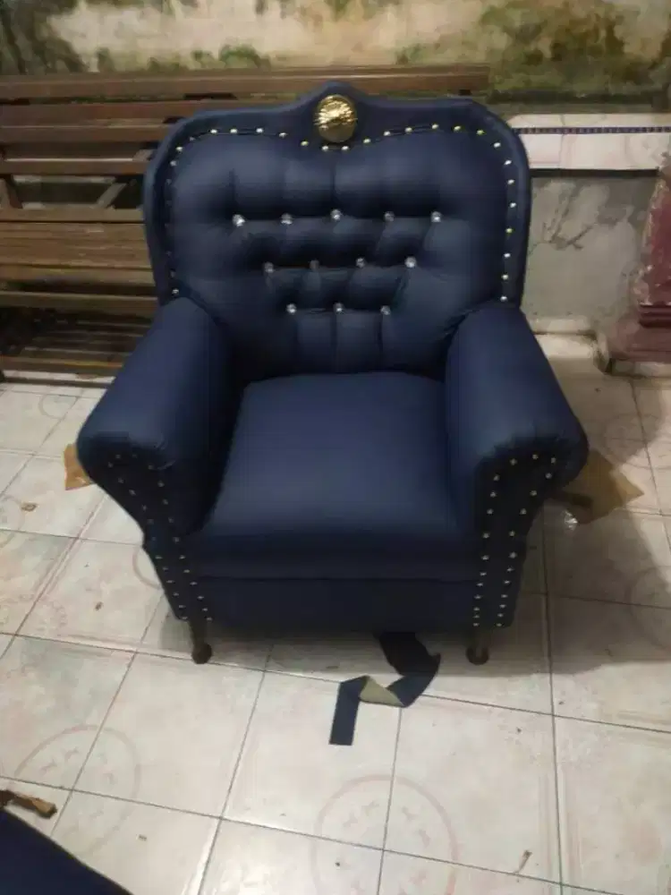 Tukang jok panggilan terdekat