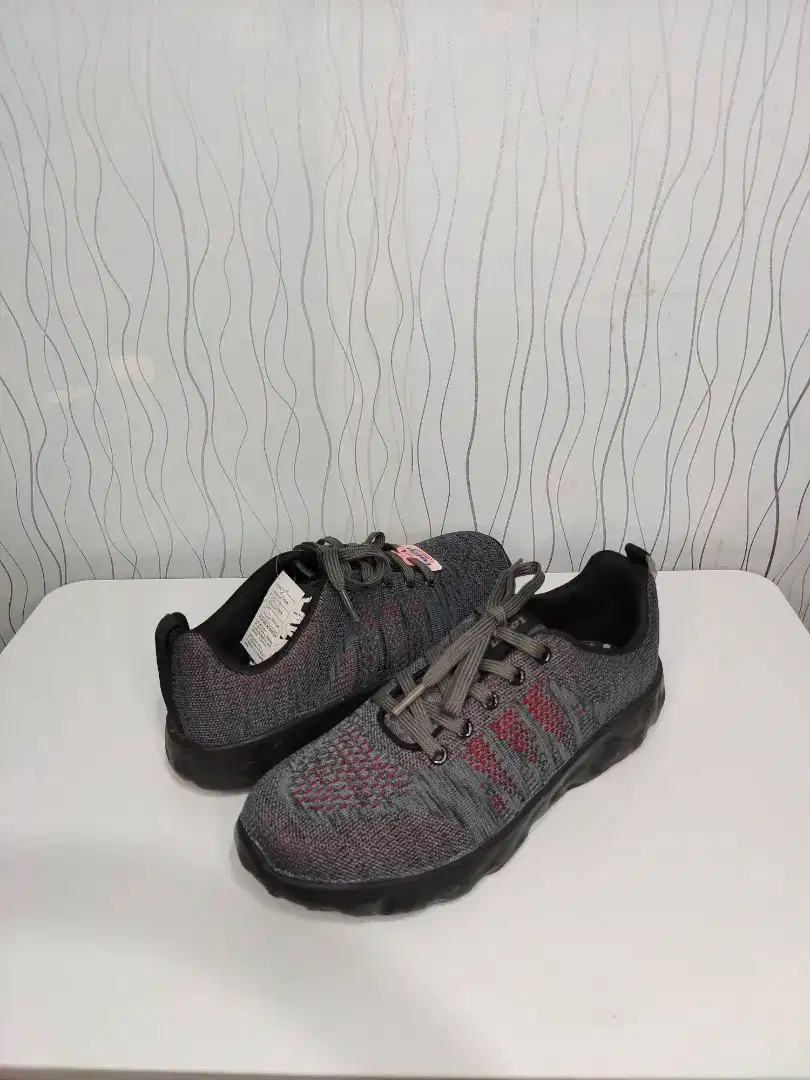 Sepatu sneakers