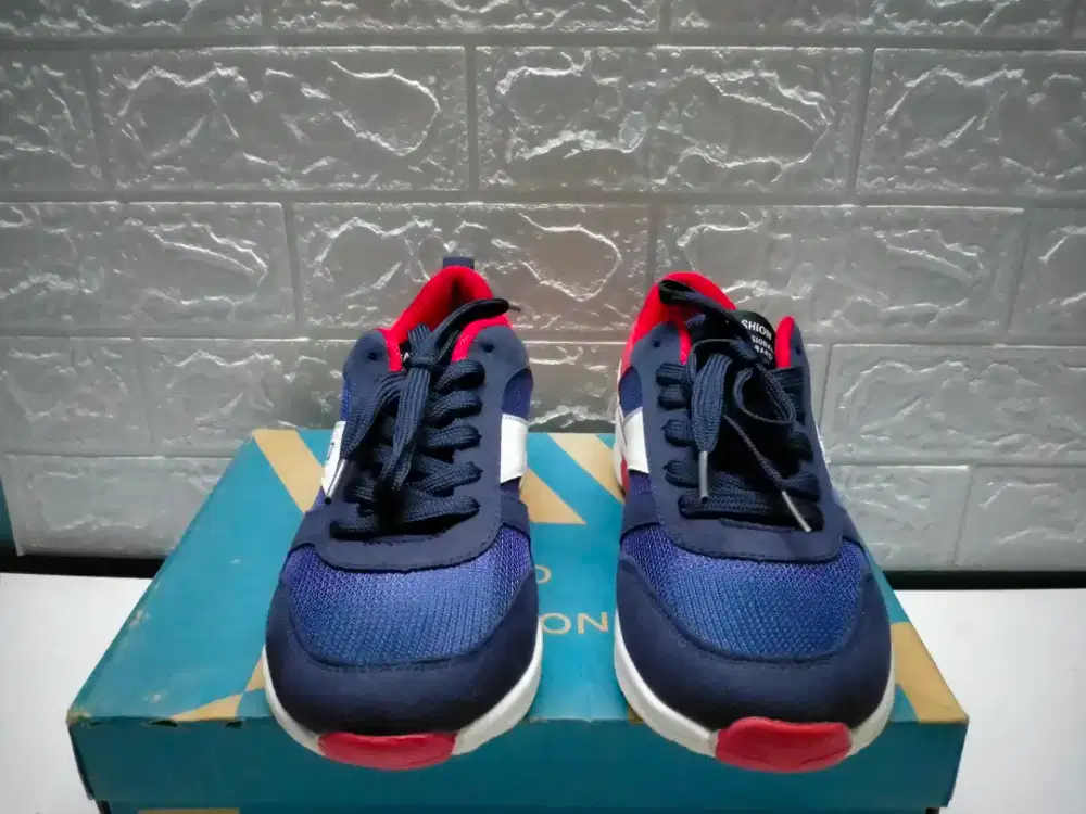 Sepatu fashion size 41