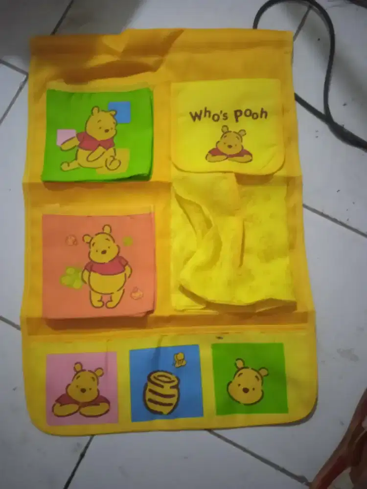 Hiasan warna kuning the pooh