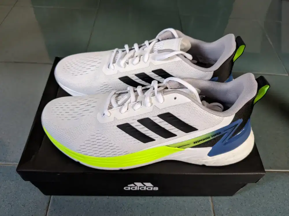 Sepatu Lari Pria Adidas Response FX4832 Ukuran UK 10 Original.