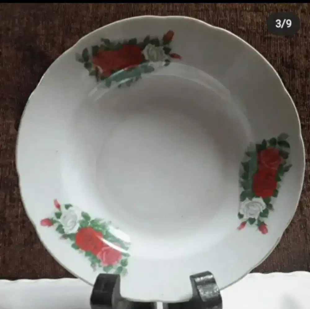 Piring antik motif bunga mawar