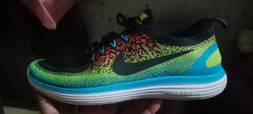 Sepatu seken/bekas Nike Lunarllon