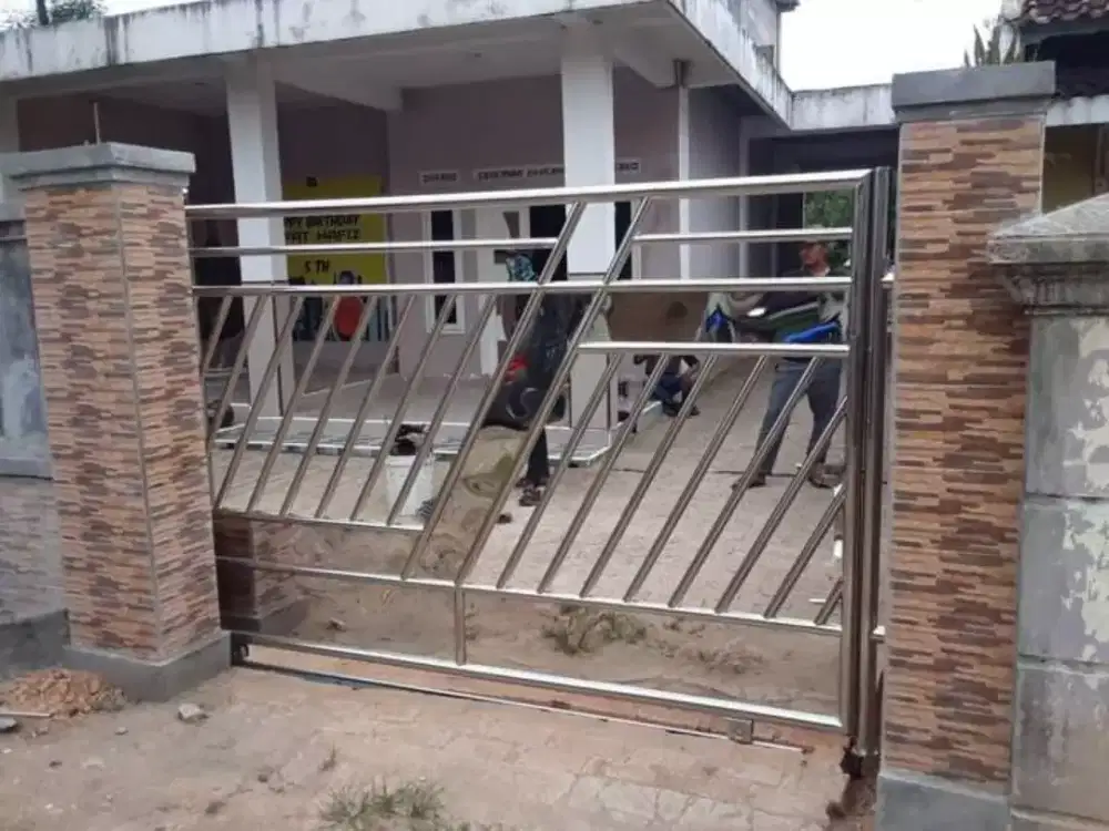 Pintu dorong stainless steel