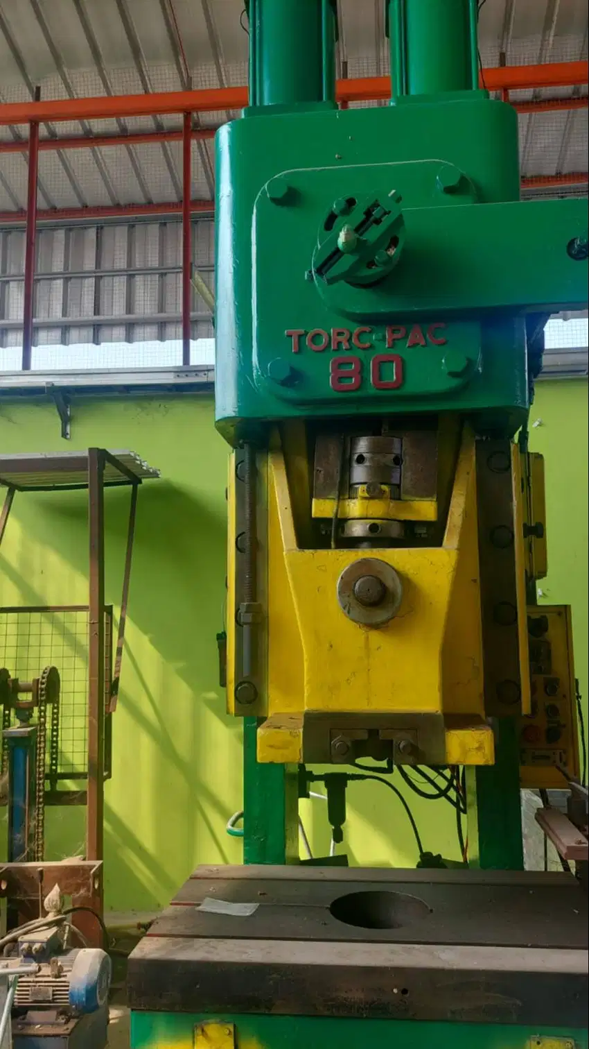 Dijual mesin stamping kapasitas 80 ton80 ton merk AMADA