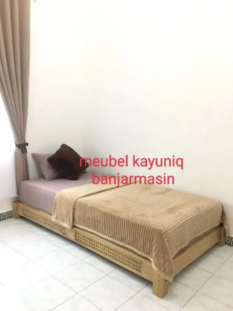 Ranjang dipan pekat hias