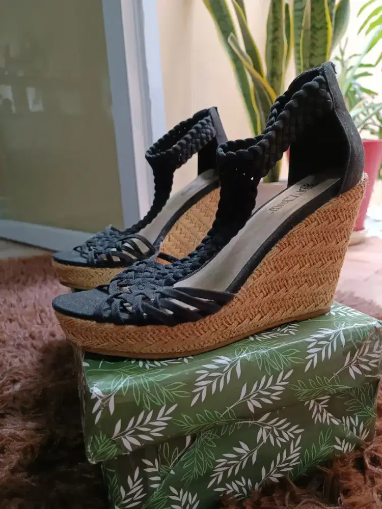 Sepatu hitam, heels 10cm (Preloved)