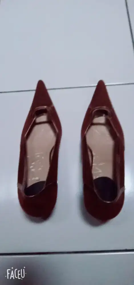 Sepatu heels warna coklat dijual cepat