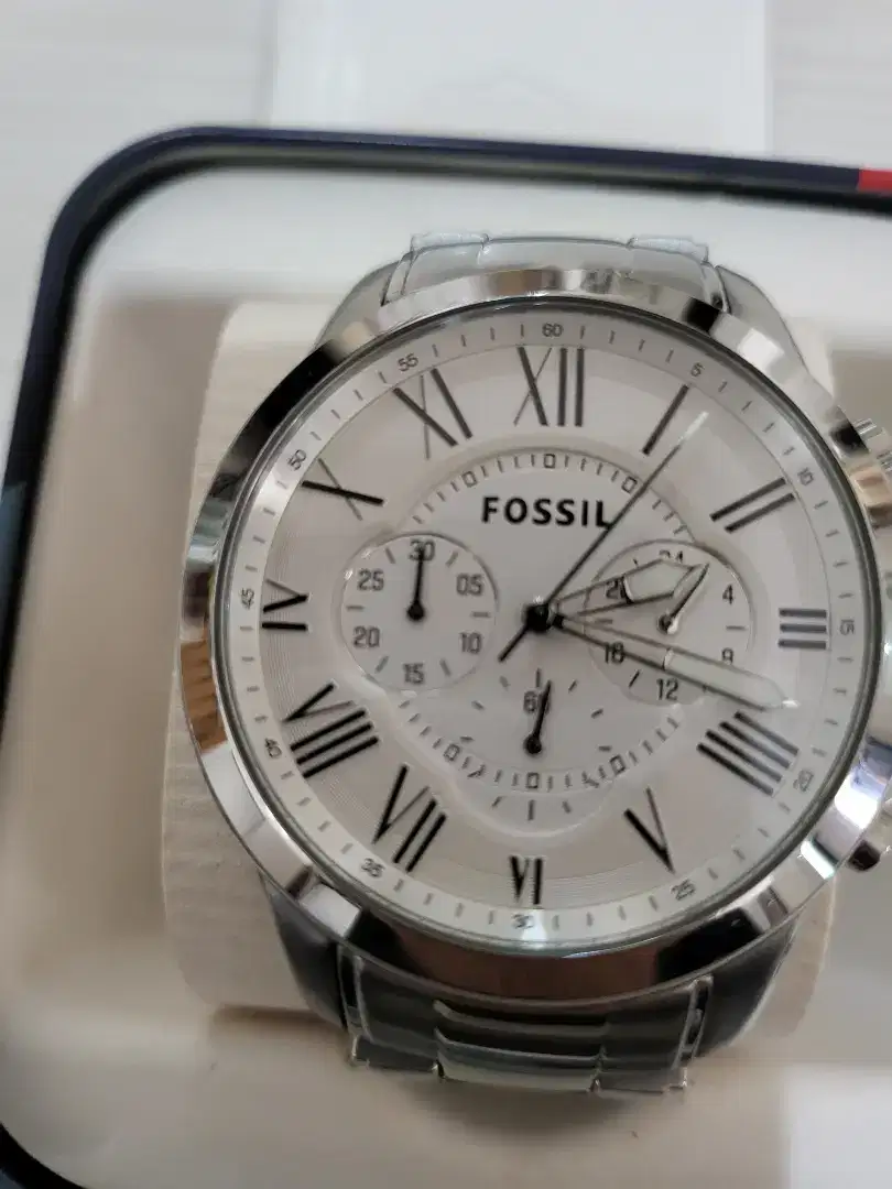 Jam tangan Fossil Chrono warna Putih