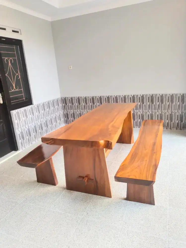 Meja Kursi Trembesi, Dinning Table