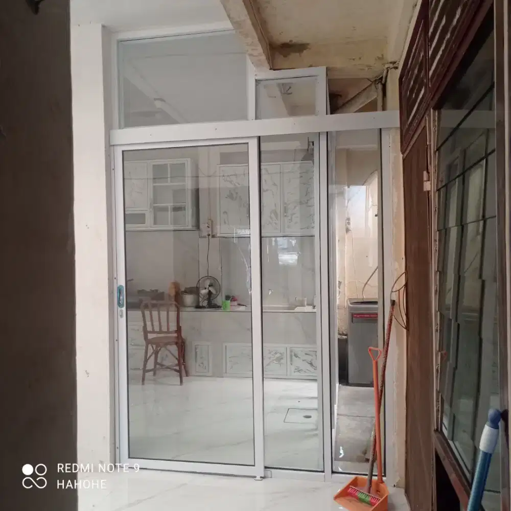 Partisi Dapur Kaca dengan Pintu Geser