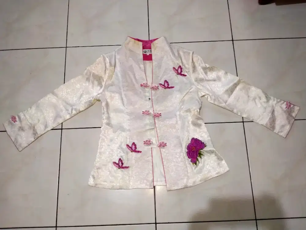 Blouse Cheongsam Lengan Panjang Putih Butterfly Wanita