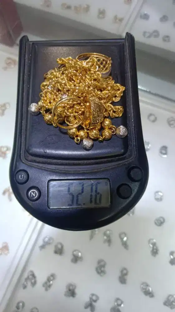 Terima emas dan berlian tanpa surat dengan harga tinggi