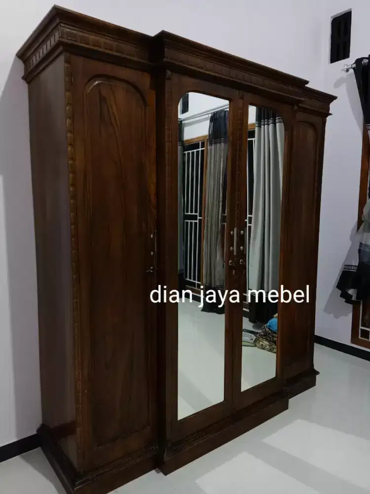 Lemari baju jati
