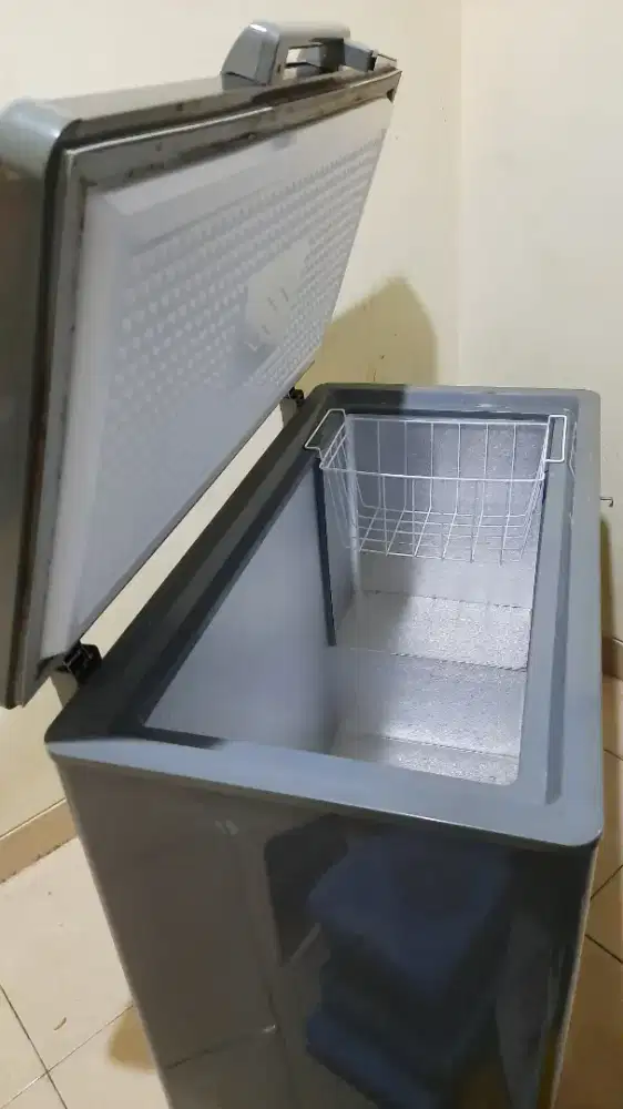 DIJUAL MURAH  FREEZER MODENA MD 20 A MULUS 205 L