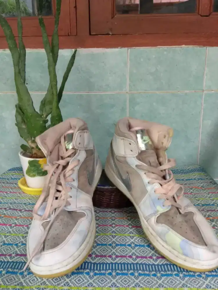 Jual sepatu Basket cewek Jordan Mid prespektif size 42 insole 26.5 cm