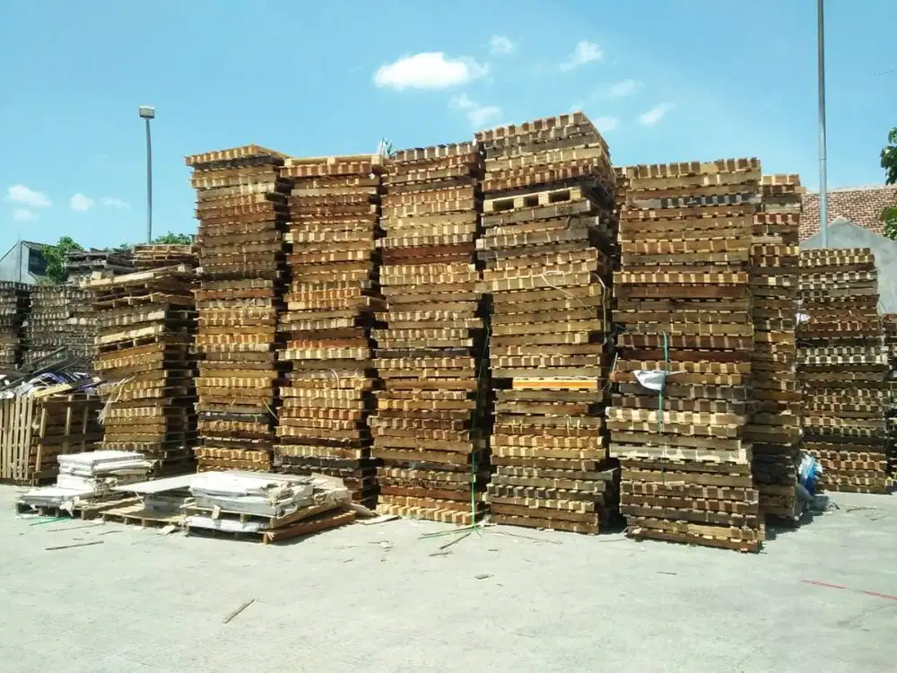 palet kayu kuat siap pakai