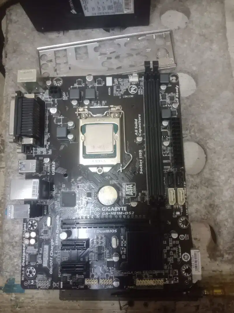 Mobo Asus/Gigabyte H81 + i5-4460 (3.2ghz)