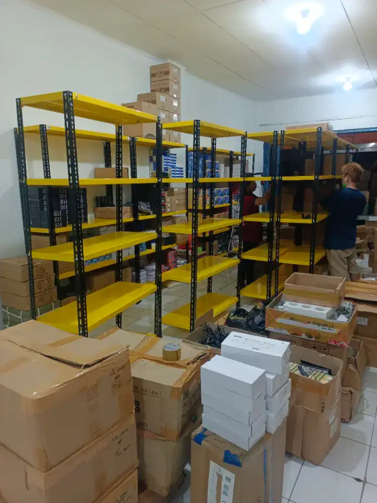 Rak besi siku lubang serbaguna