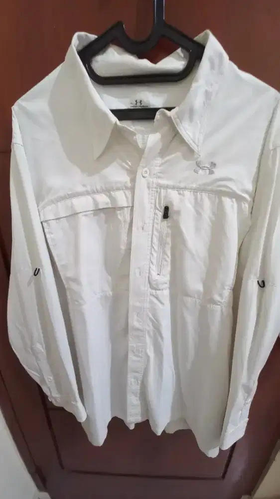 Kemeja lengan panjang dan lengan pendek Under Armour