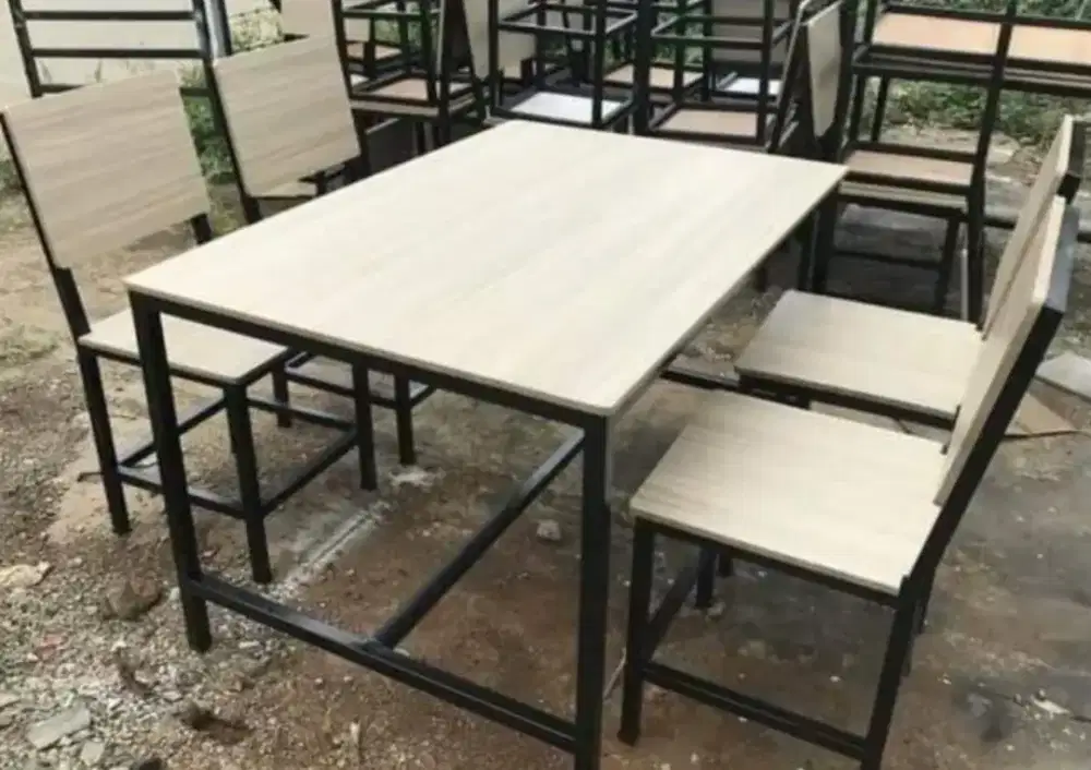 Meja Cafe/meja makan /meja Resto ukuran 120x60x75