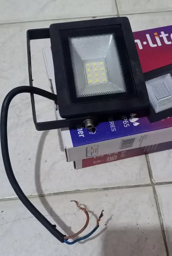 Lampu tembak 10 watt dan 20 watt dan lampu cafe