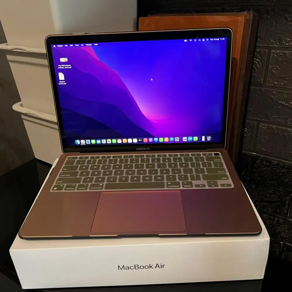 Apple MacBook Air 2020 13 inch M1 Chip 8 Core CPU / 7 Core GPU 256 GB