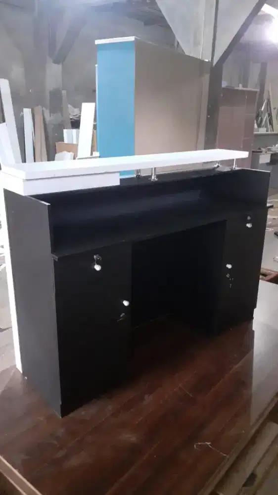 Meja Resepsionis trenn