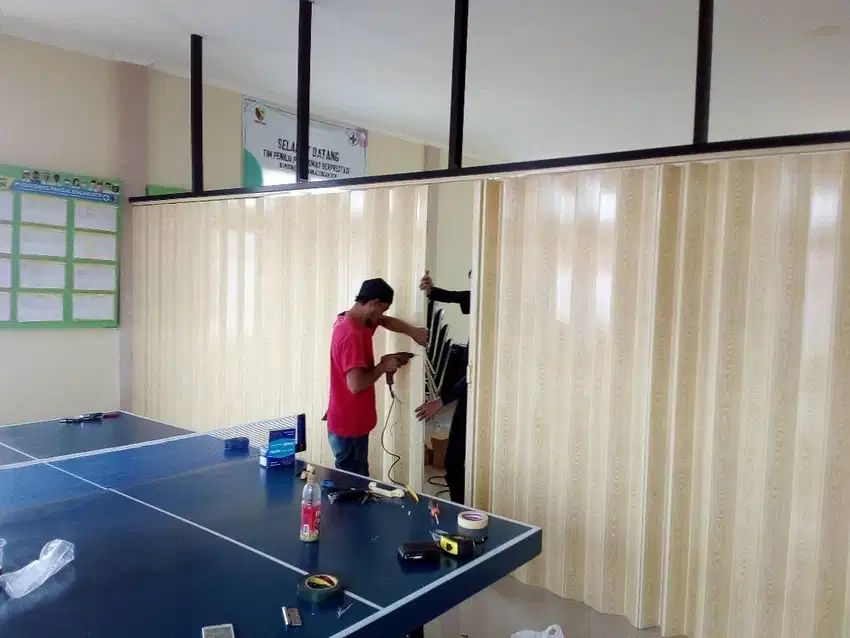 Pemasangan, jual Folding door partisi ruangan yg elegan untuk ruangan
