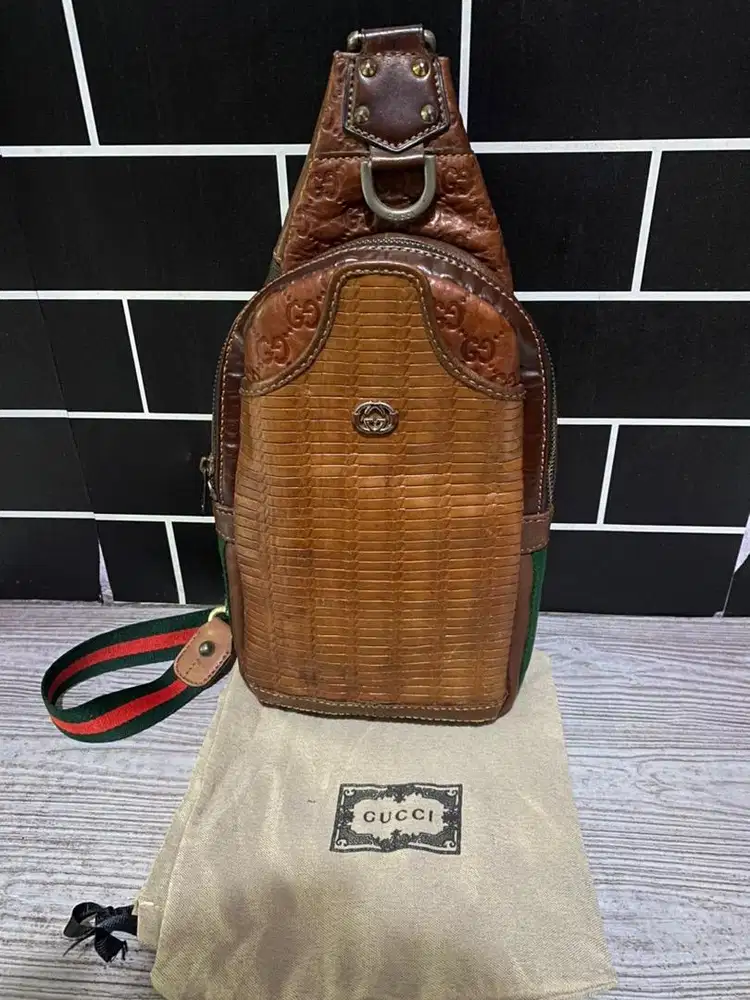 Waistbag gucci pria emboss leather vintage (SALE)