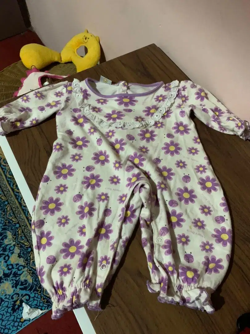 Baju bayi dan peralatan