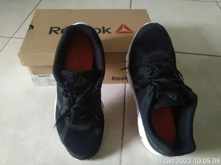 Sepatu Reebok memory tech