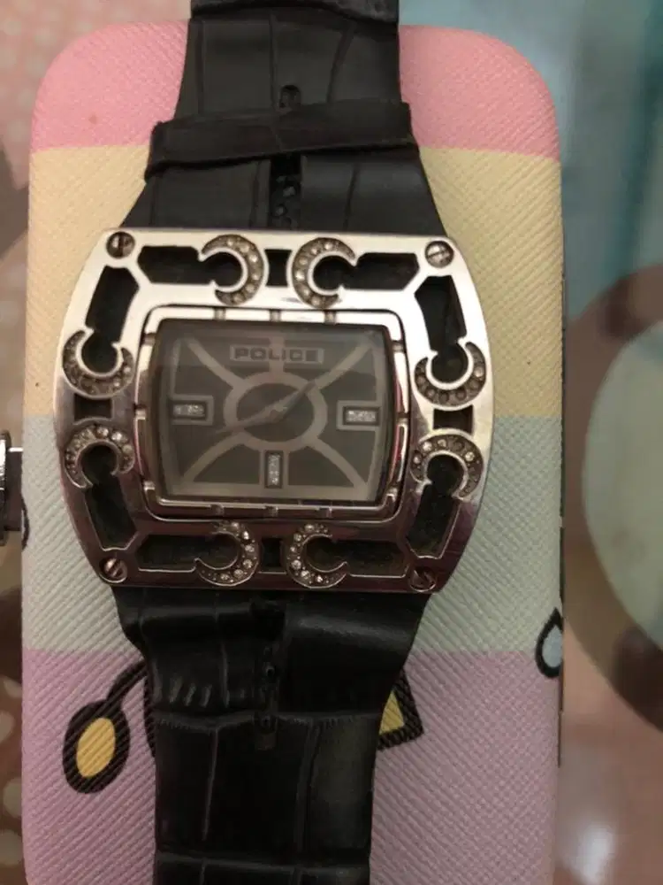 Jam tangan Police
